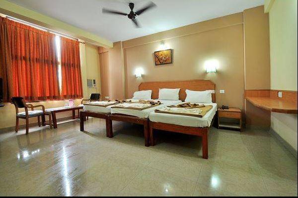 Sreeya Comforts Hotell Mysore Exteriör bild